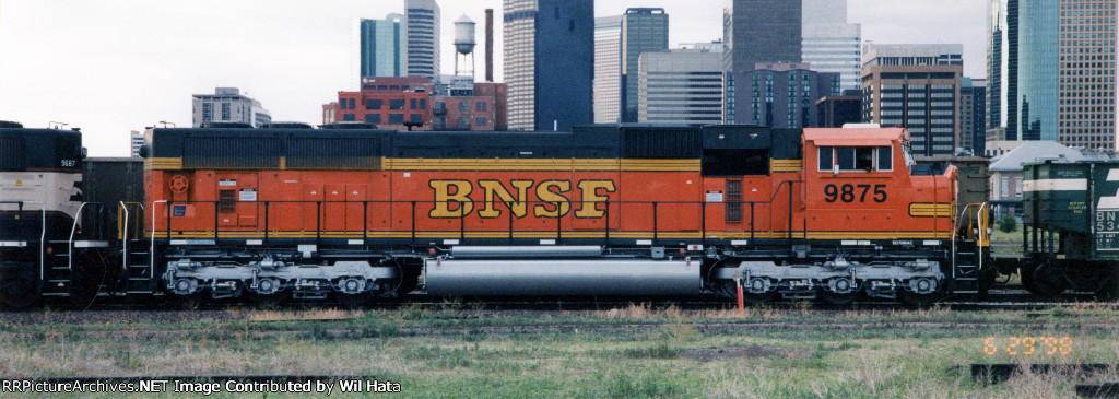BNSF SD70MAC 9875
